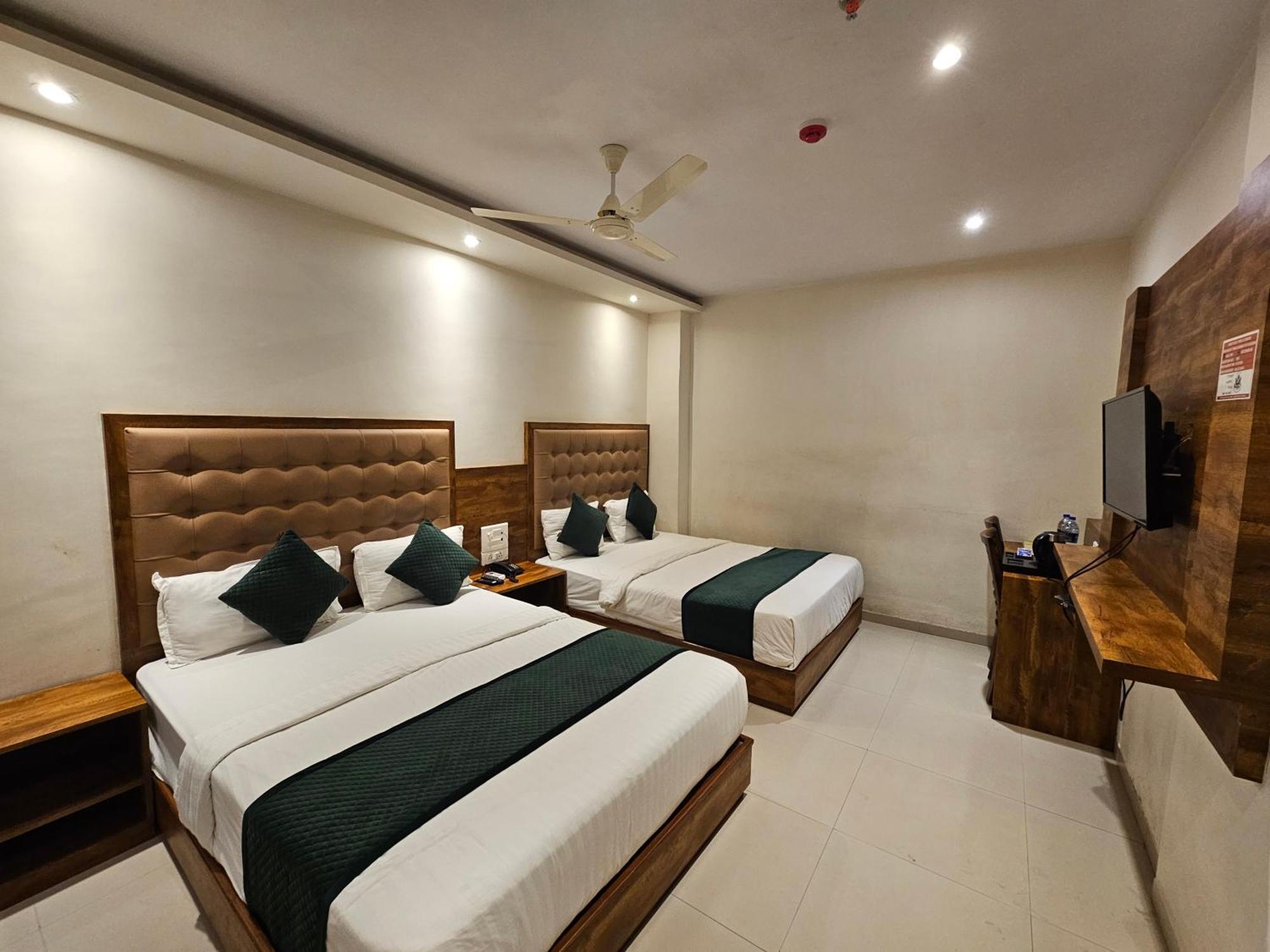 Hotel Bkc Garden - Near Us Embassy Bkc Mumbai Exteriör bild