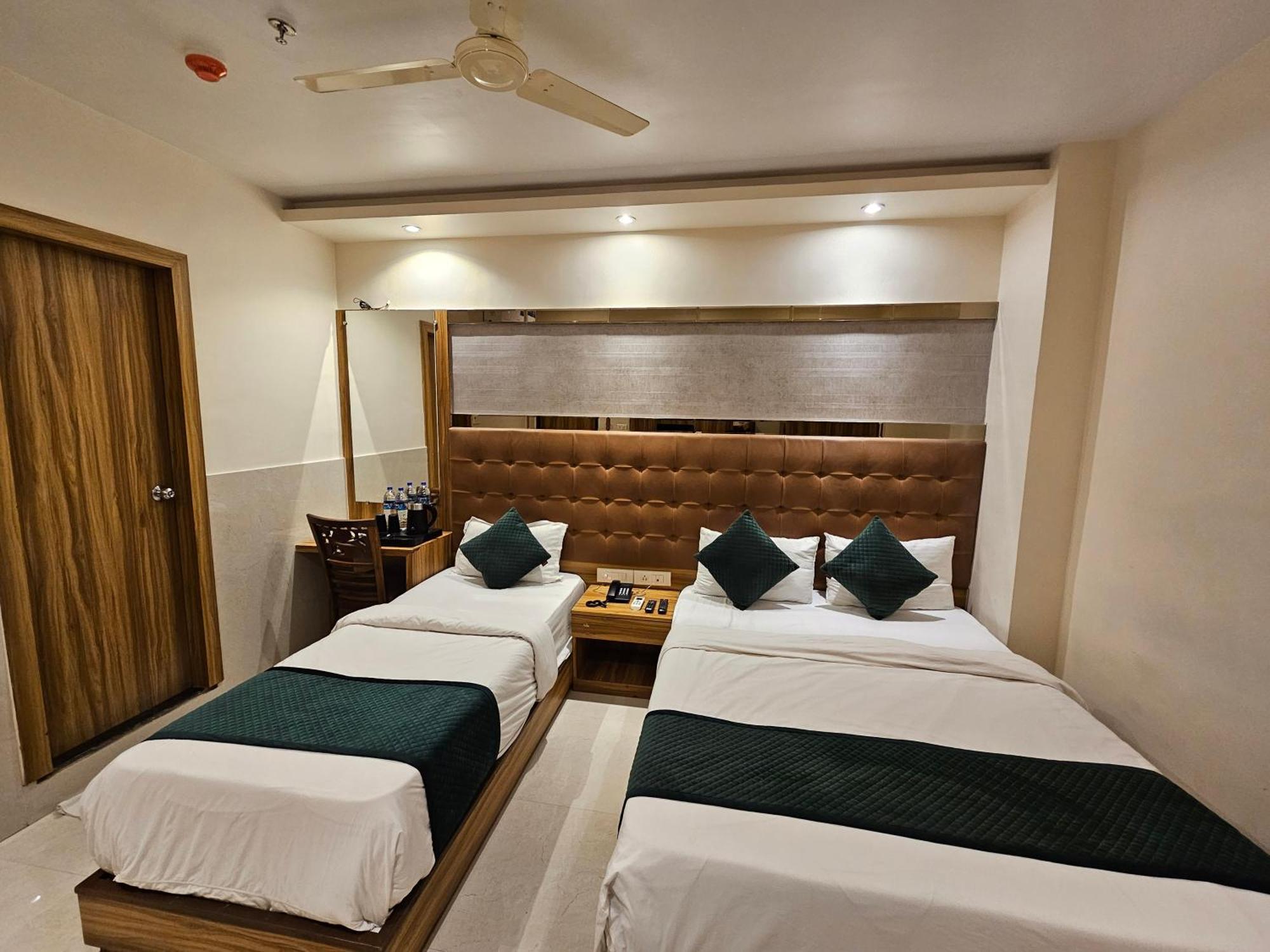 Hotel Bkc Garden - Near Us Embassy Bkc Mumbai Exteriör bild