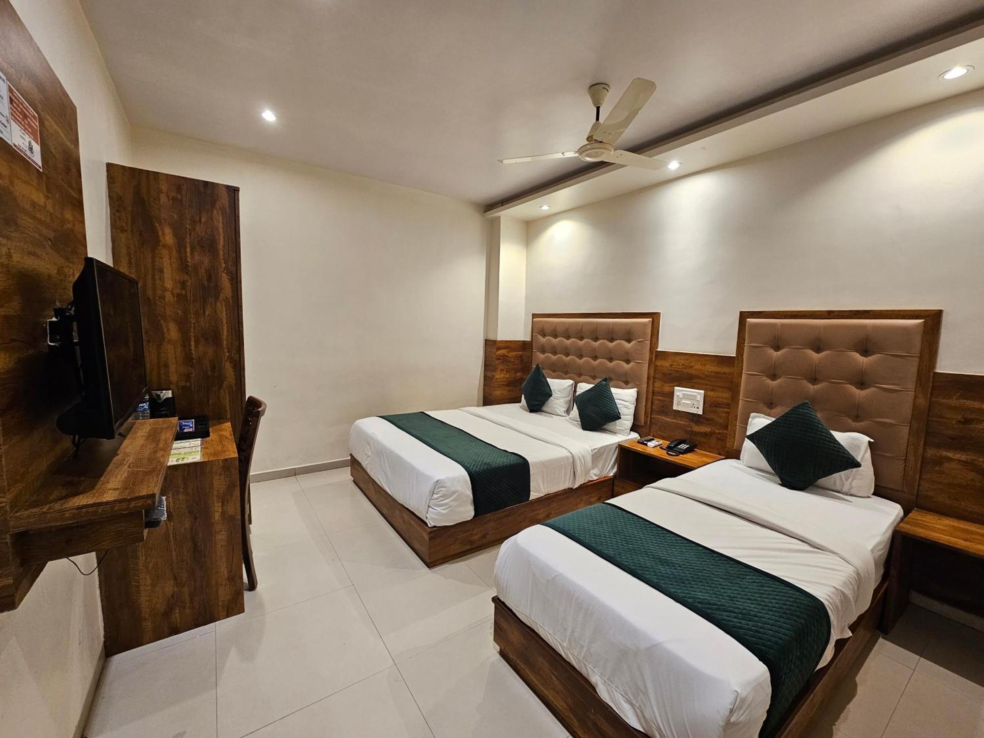 Hotel Bkc Garden - Near Us Embassy Bkc Mumbai Exteriör bild